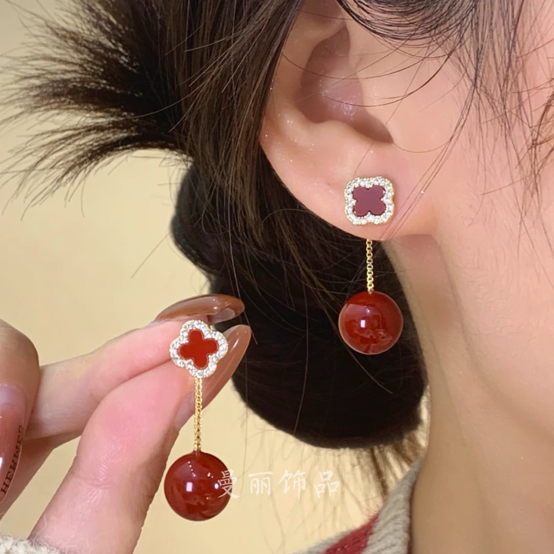 铜合金仿珍珠耳饰 精致微镶四叶珠珠时尚新年红氛围感耳环