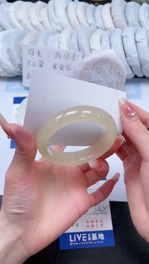 【闪购商品】石英质玉手镯足铂镶嵌T304-53.5