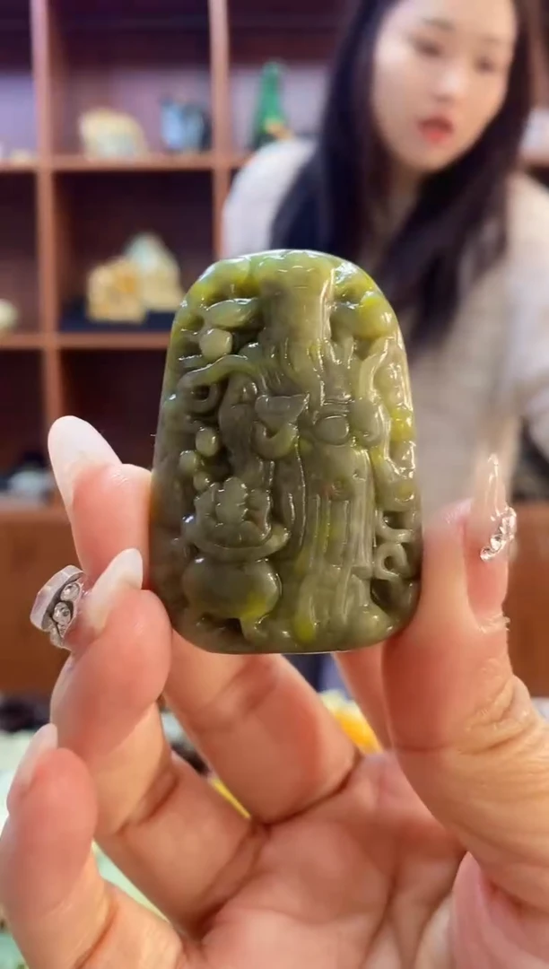 未镶嵌蛇纹石玉吊坠