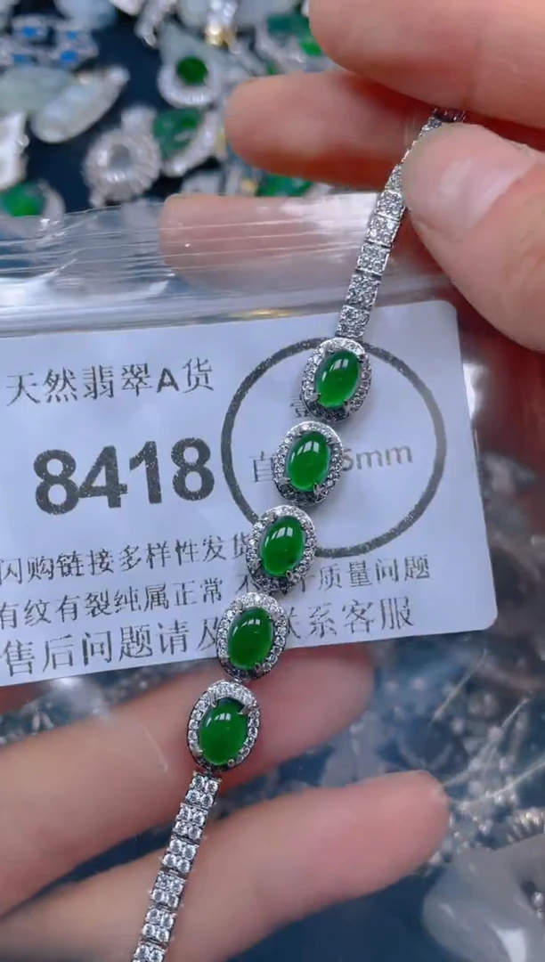 翡翠未镶嵌颈饰8418