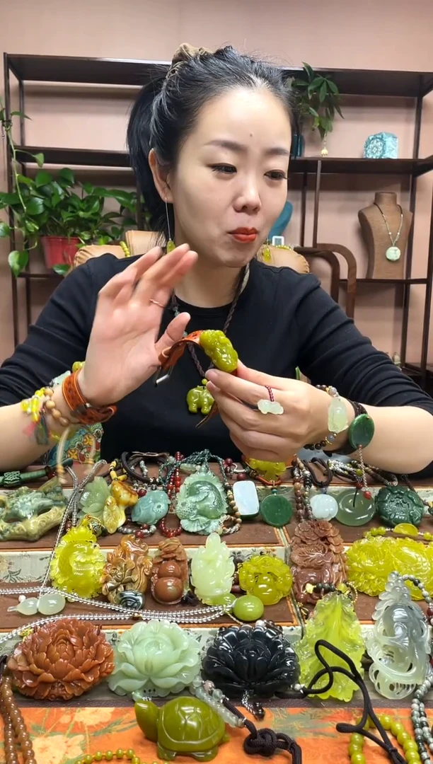 未镶嵌岫玉吊坠多样性发货发其中之一