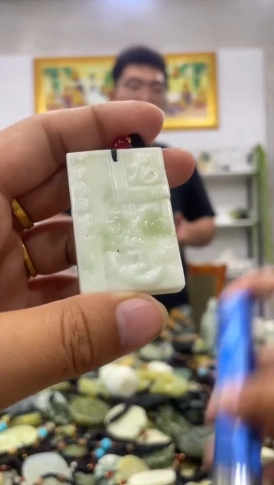未镶嵌岫玉吊坠