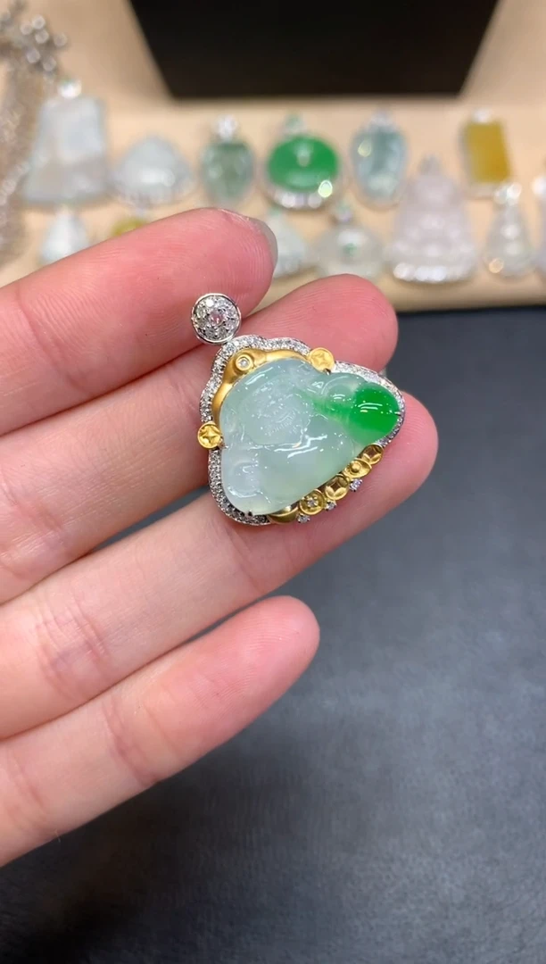 【闪购商品】翡翠颈饰18K金镶嵌财神爷【无服务费】