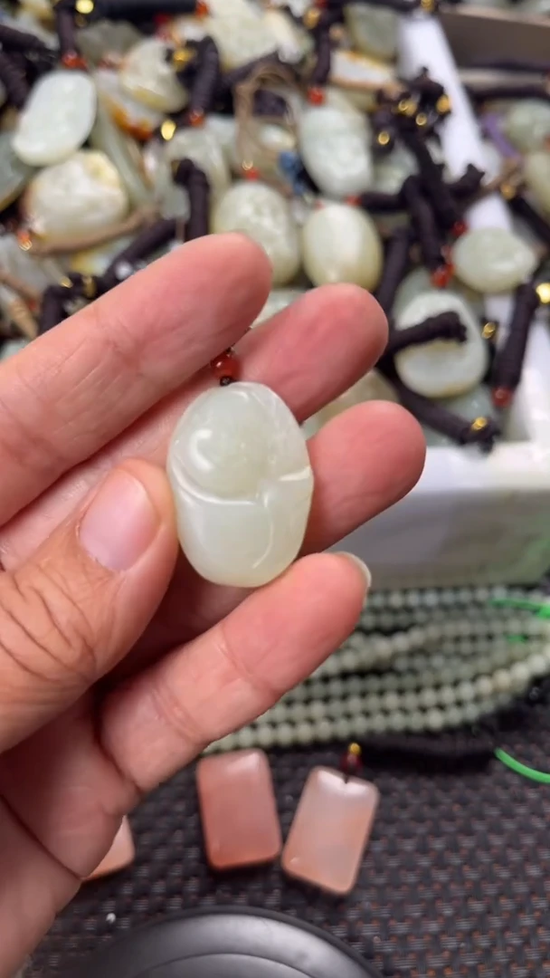 【闪购商品】和田玉颈饰未镶嵌多样性发货没有证书拍一发一有瑕