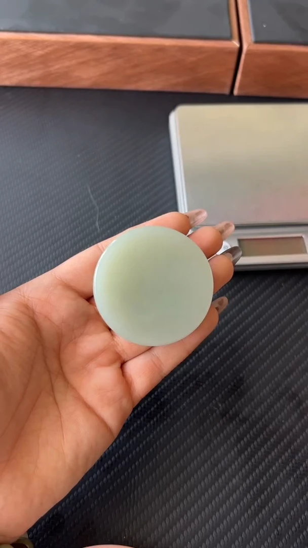 【闪购商品】和田玉吊坠(赠链)未镶嵌且末微色差近矿