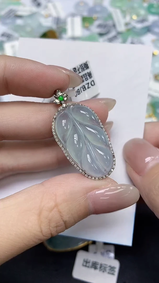 翡翠18K金镶嵌颈饰天然缅甸翡翠A货