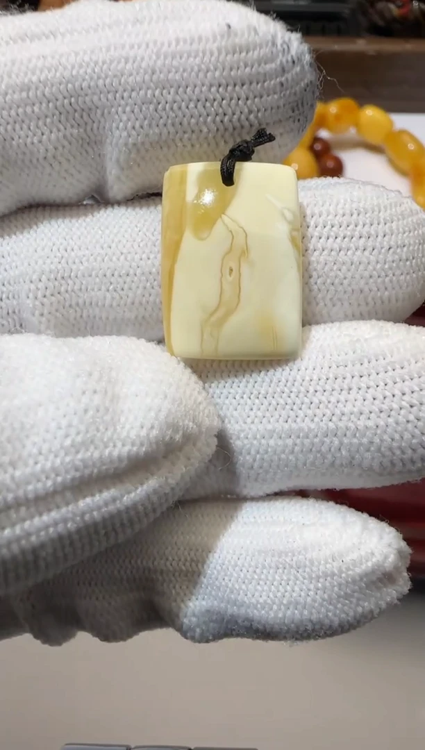 蜜蜡吊坠(不含链)未镶嵌蜜蜡