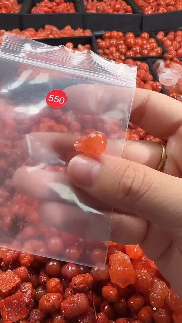 颈饰未镶嵌南红玛瑙1