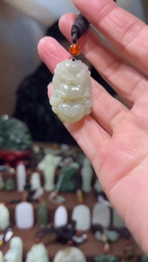 颈饰未镶嵌和田玉.