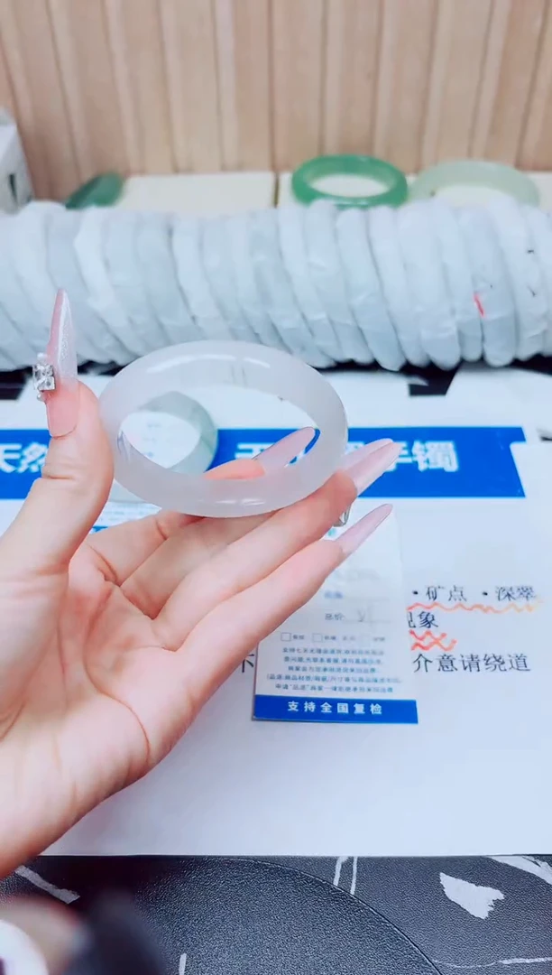 未镶嵌手镯石英质玉51/52.3