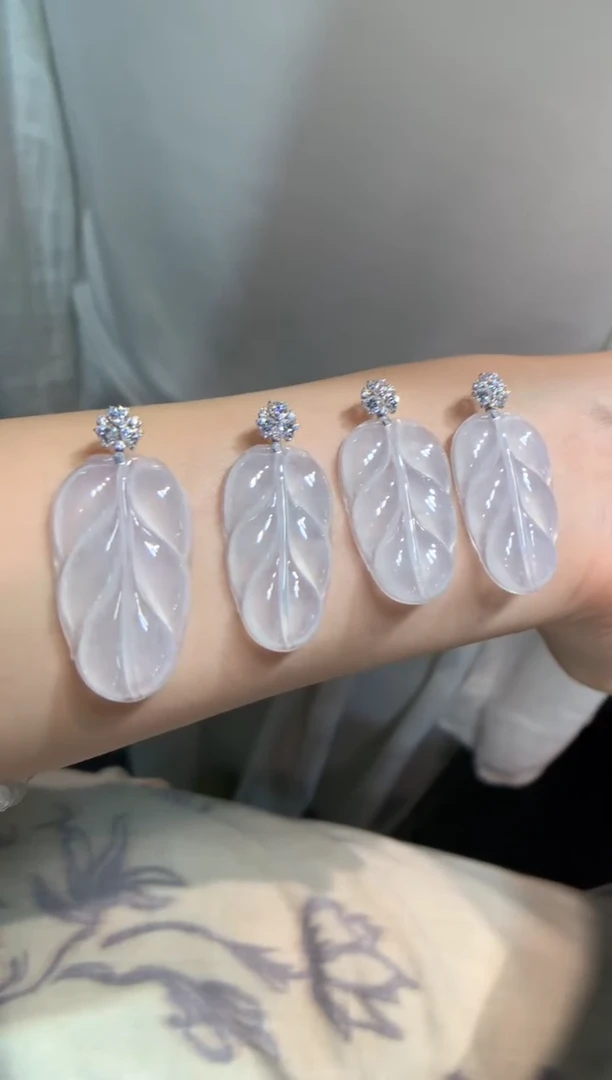 颈饰18K金镶嵌翡翠叶子 多样性发一件