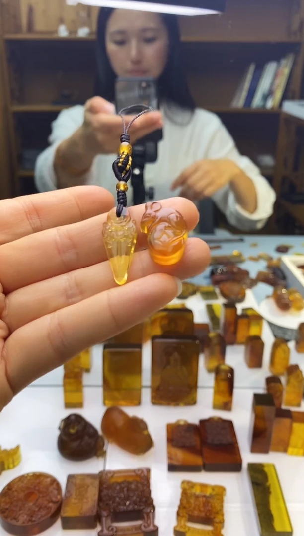 琥珀颈饰未镶嵌SN84-155（貔貅+数钱）