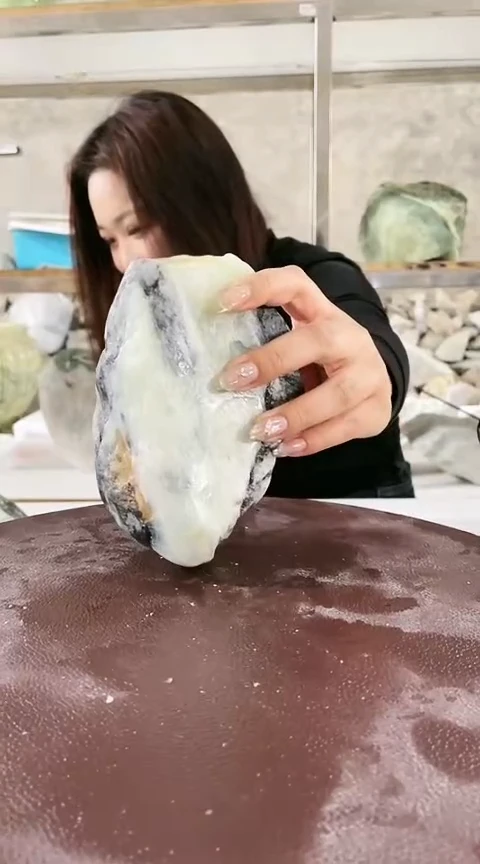 蛇纹石玉未镶嵌珠宝奇石