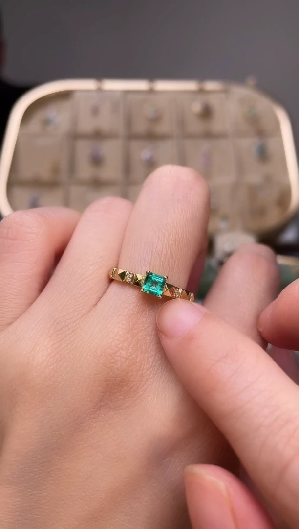 【闪购商品】祖母绿戒指18K金镶嵌哥伦比亚主石：0.33ct