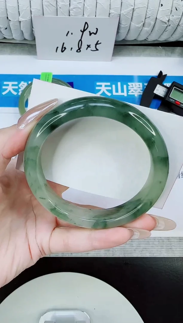 未镶嵌手镯石英质玉136/58