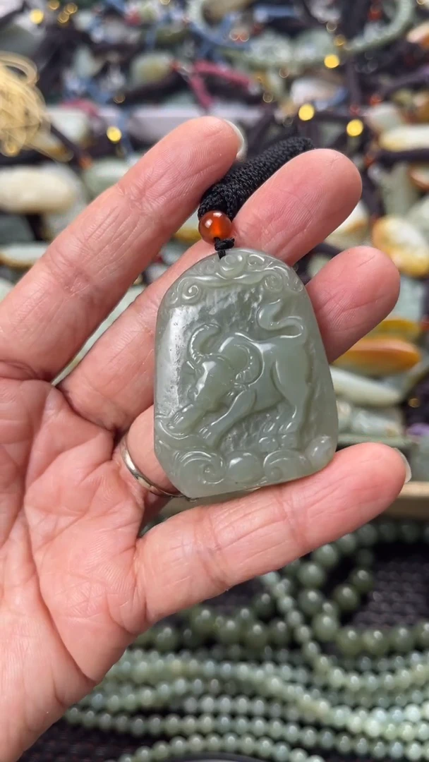 【闪购商品】和田玉颈饰未镶嵌多样性发货没有证书，拍一发一.有瑕