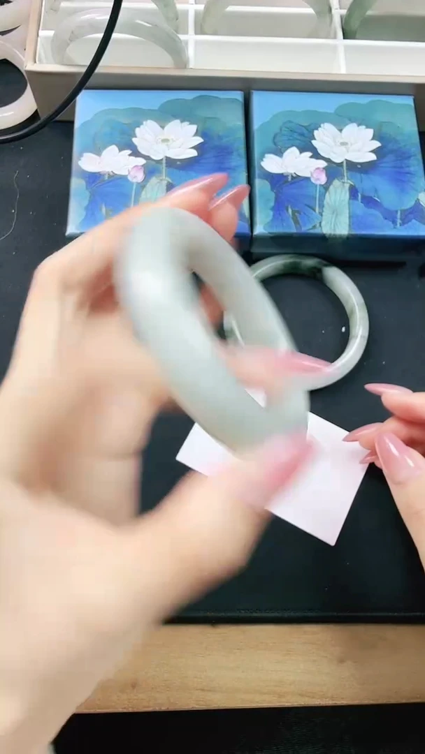 未镶嵌手镯石英质玉111-58