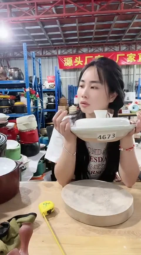 4673瑕疵浅煲带盖