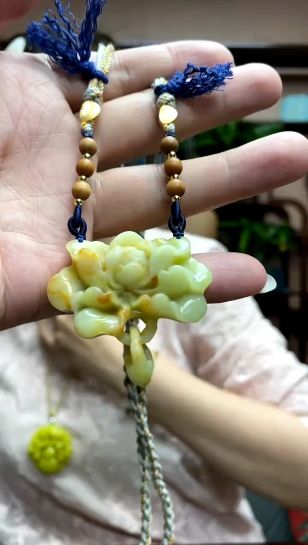 岫玉未镶嵌吊坠·