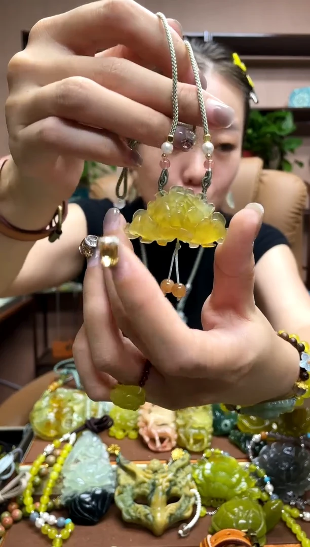 未镶嵌岫玉吊坠·