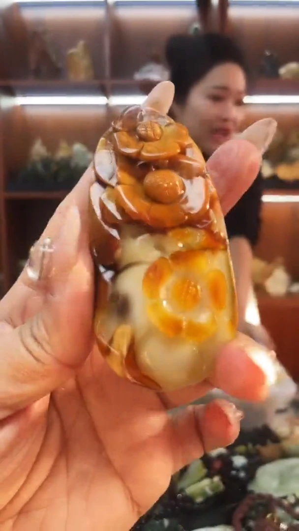 未镶嵌蛇纹石玉吊坠