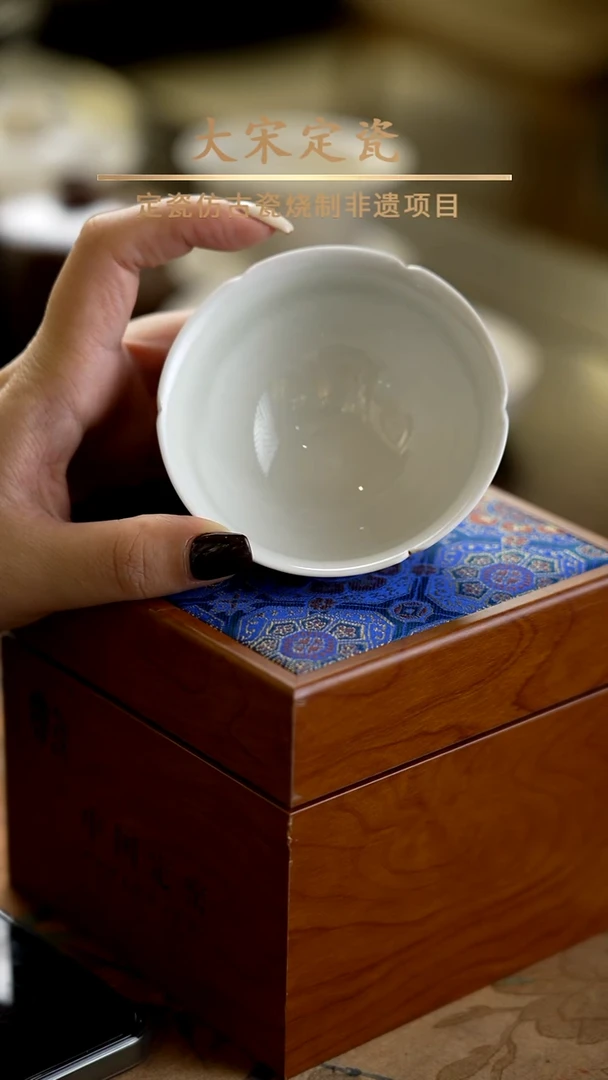 微瑕 酱釉花口斗笠盏 内里偏青色