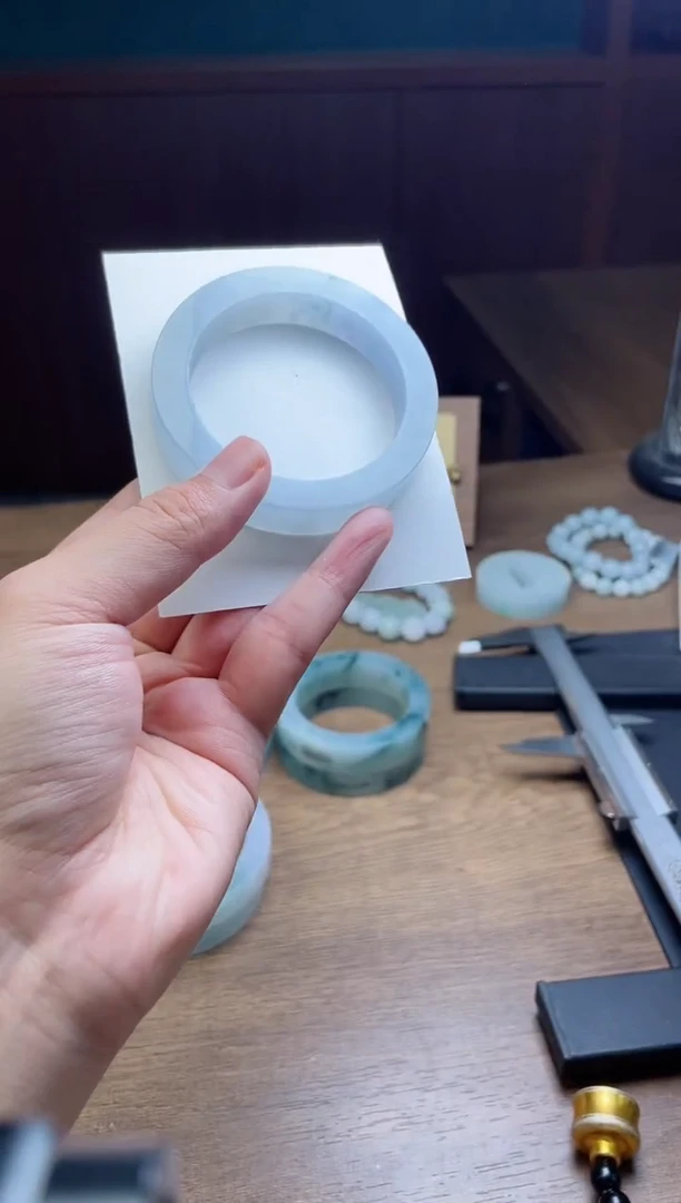 未镶嵌手镯定制翡翠游**行定制