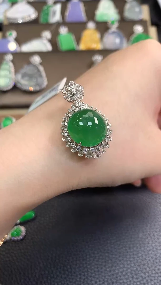 翡翠18K金镶嵌吊坠(不含链)春日珠宝 C55