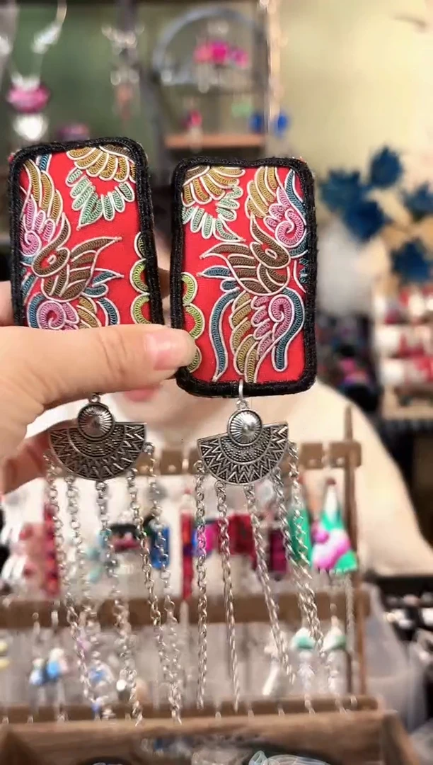 彩云南阁非遗老绣苗银饰品217