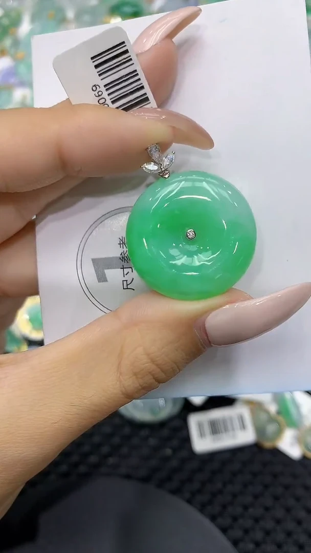 颈饰18K金镶嵌翡翠111111111111