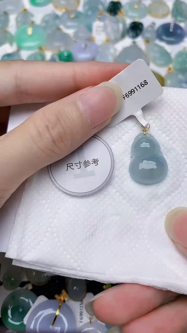颈饰18K金镶嵌翡翠天然A货翡翠