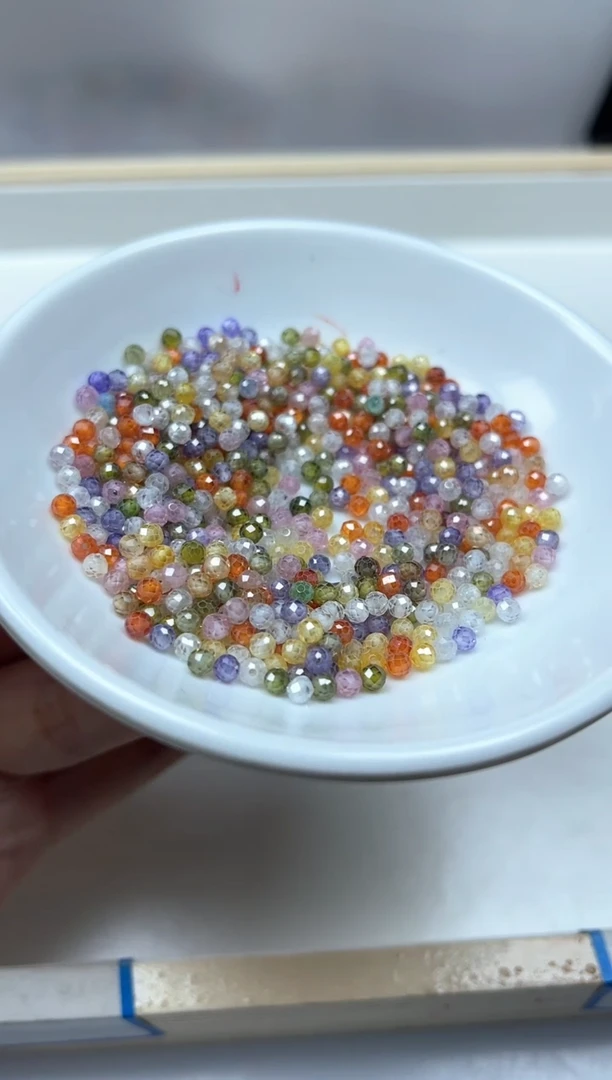 散珠天然锆石未镶嵌B2075 彩锆石切面3mm50个9.9元