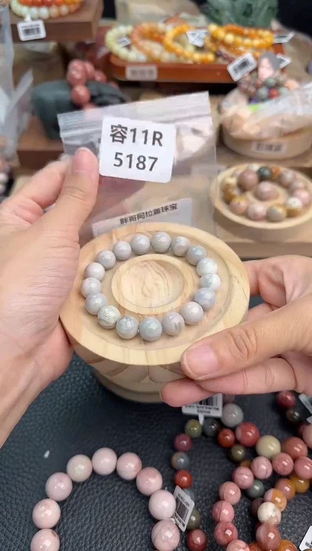 石英质玉手链未镶嵌?**哈11R5187