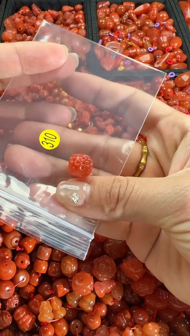 【闪购商品】南红玛瑙颈饰未镶嵌1