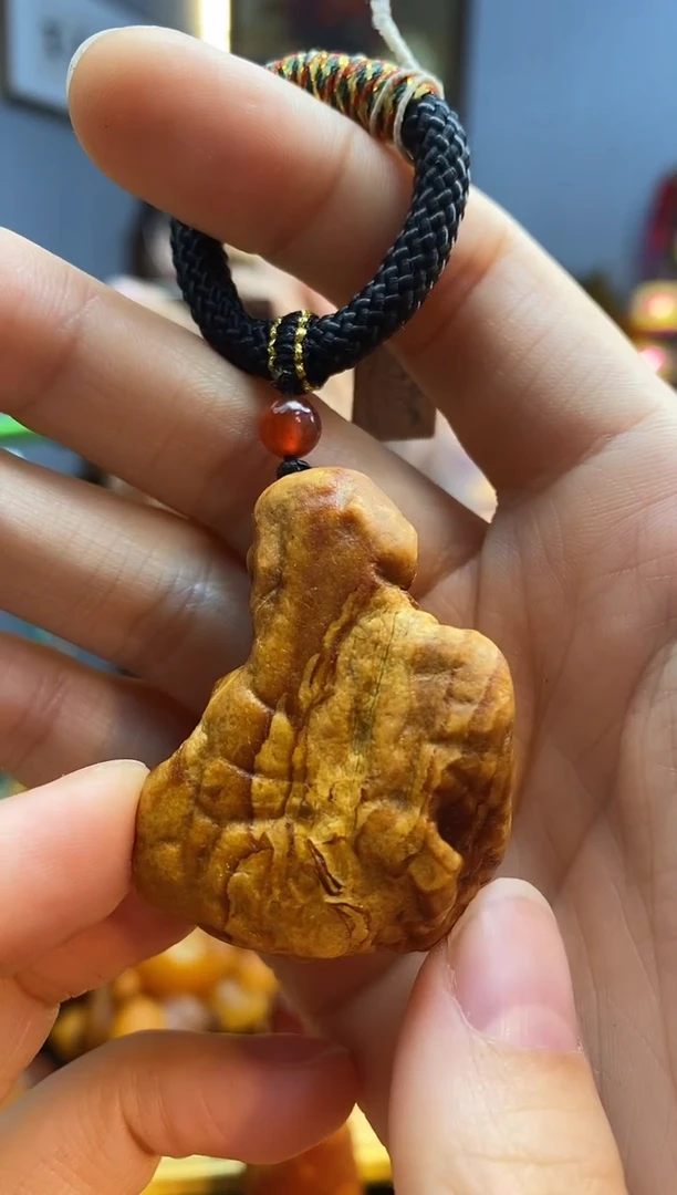 未镶嵌颈饰琥珀吊坠