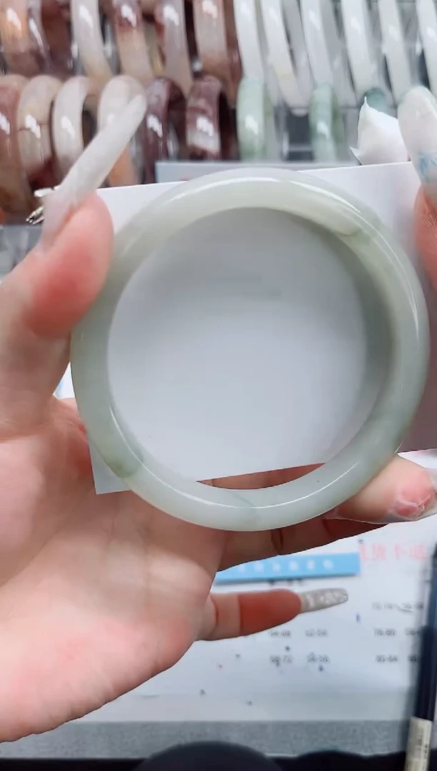 【闪购商品】石英质玉手镯未镶嵌A86-64.6