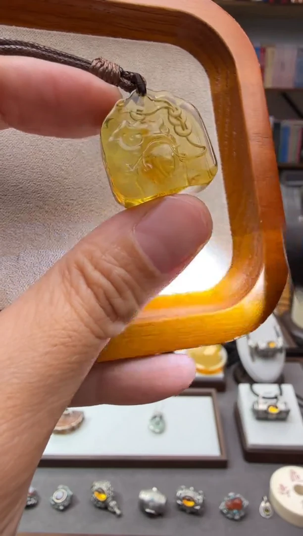 未镶嵌颈饰琥珀金蟾吊坠