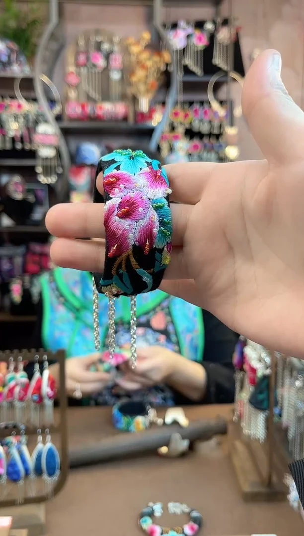 织绣民族风手工非遗老绣饰品622