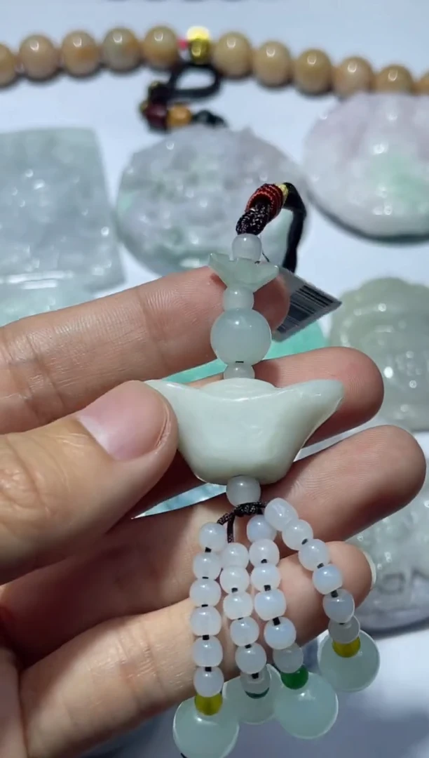 【闪购商品】翡翠颈饰未镶嵌00013038