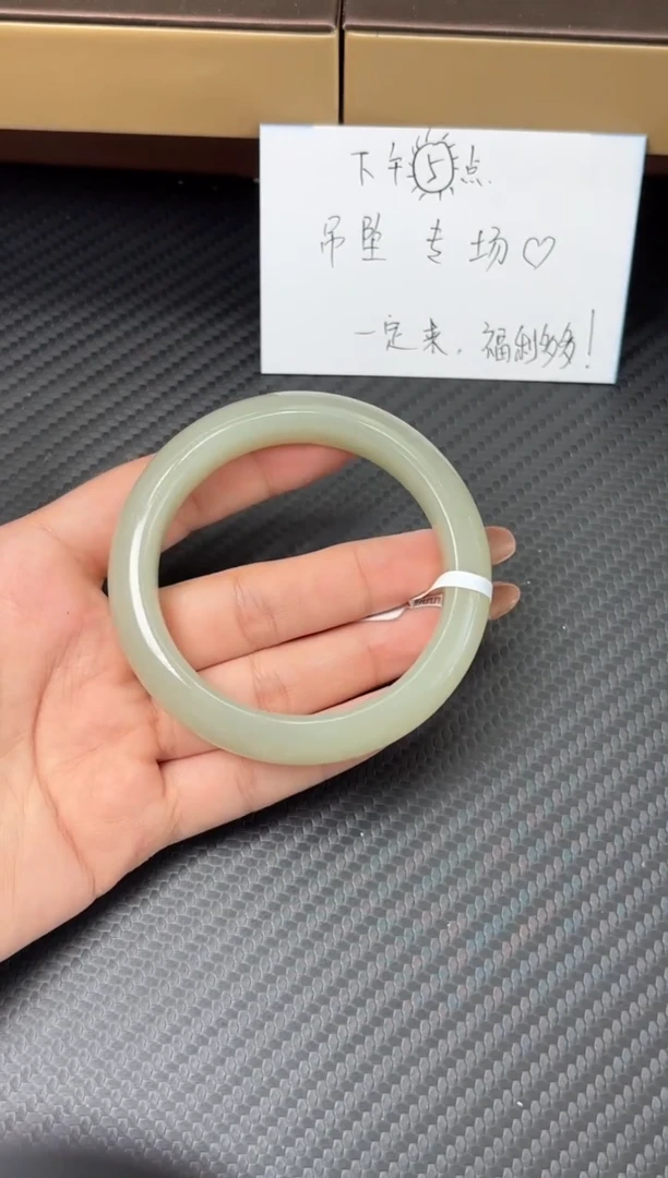 未镶嵌手镯和田玉且末微色差近矿53+Sh