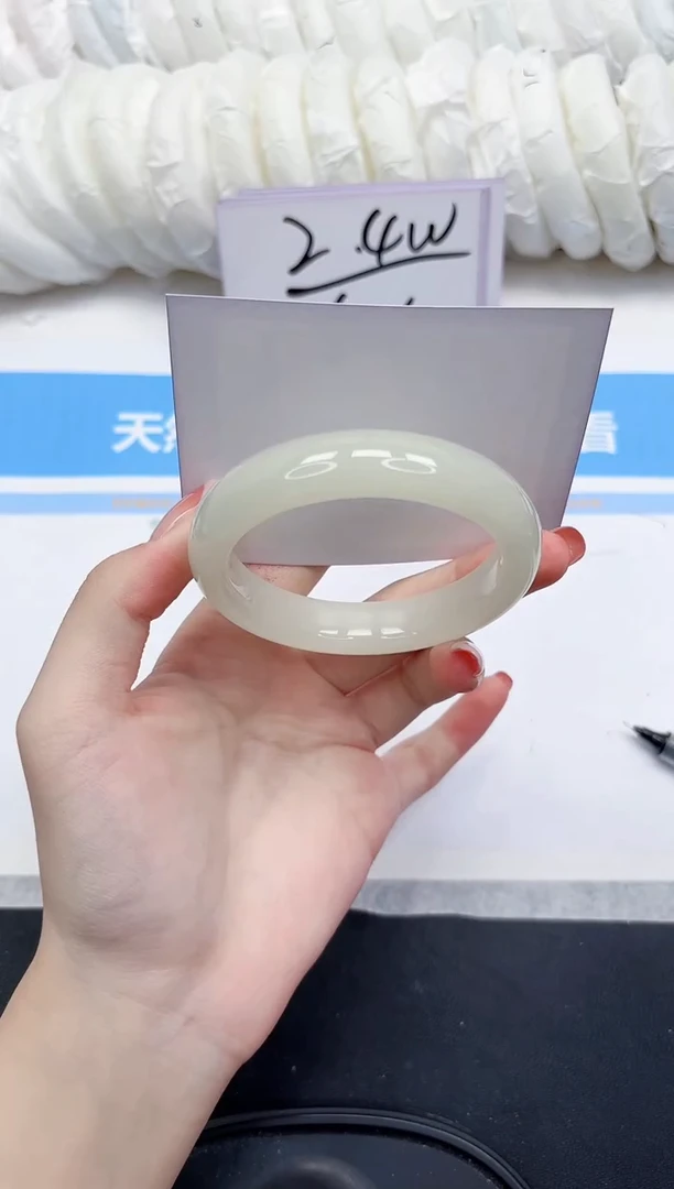 未镶嵌手镯石英质玉178-58-仪式感