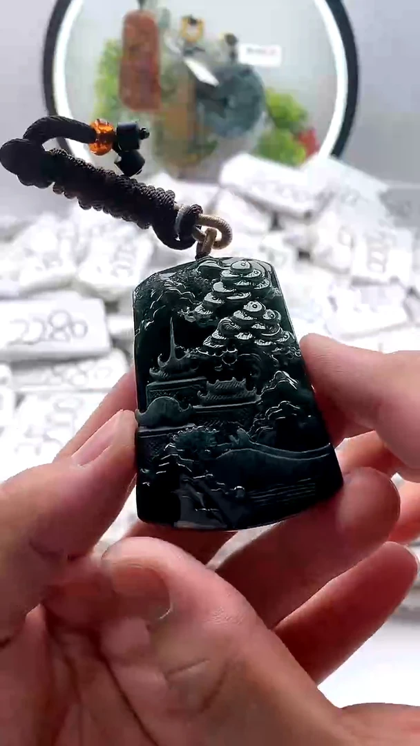 【闪购商品】翡翠颈饰未镶嵌山水牌