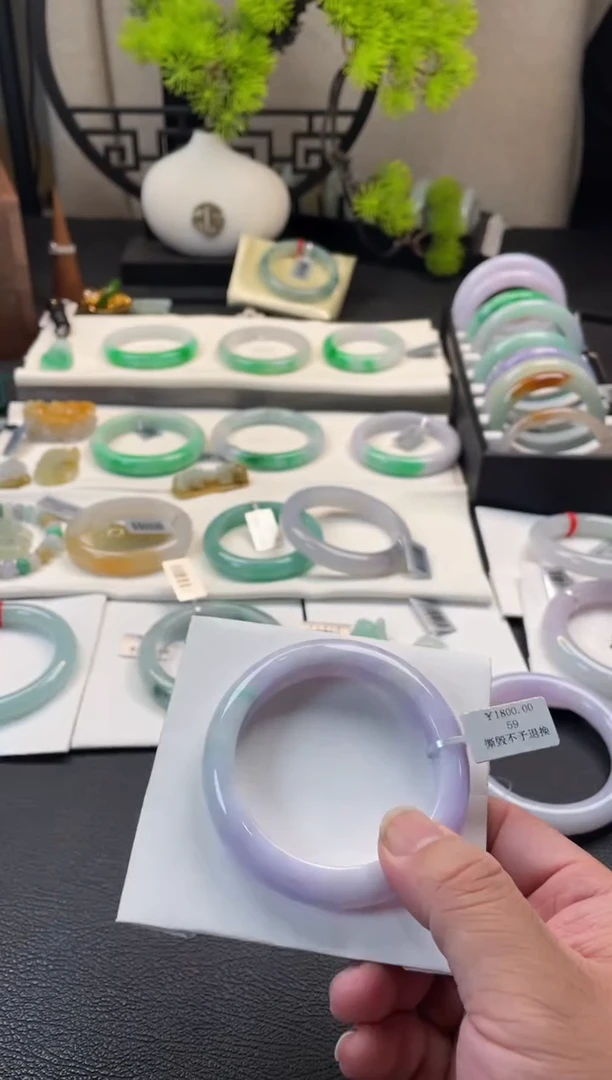 翡翠手镯未镶嵌有纹裂 59