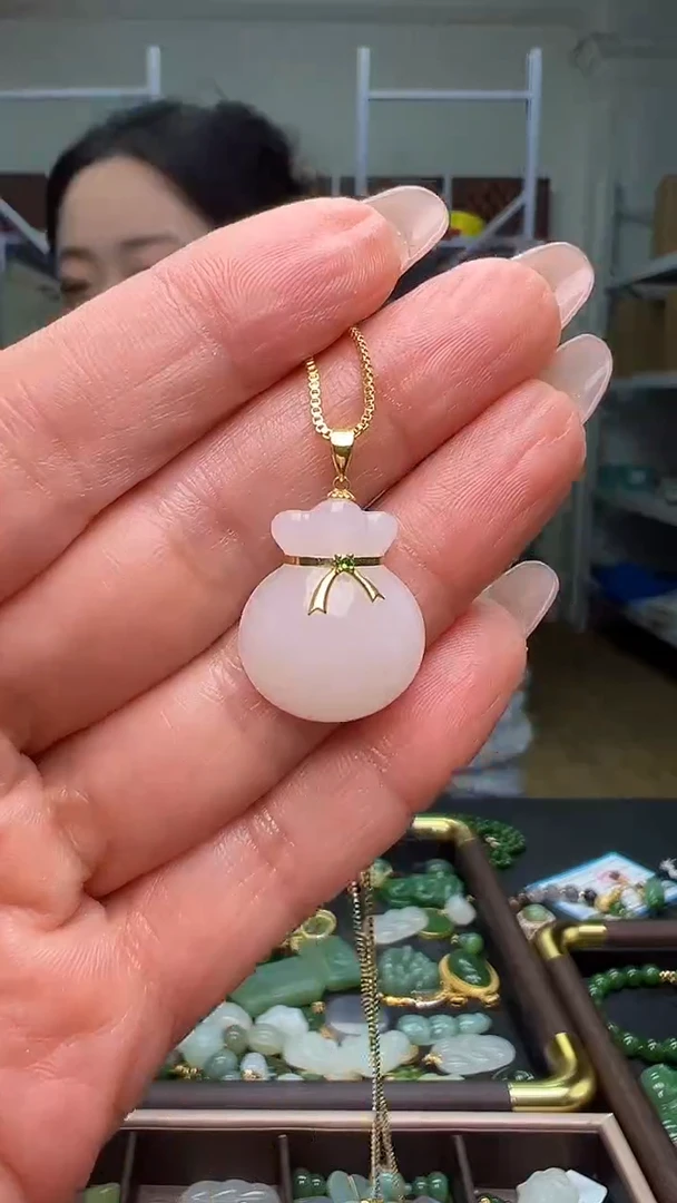 颈饰18K金镶嵌和田玉(多样性发货.发其一）11.03.91