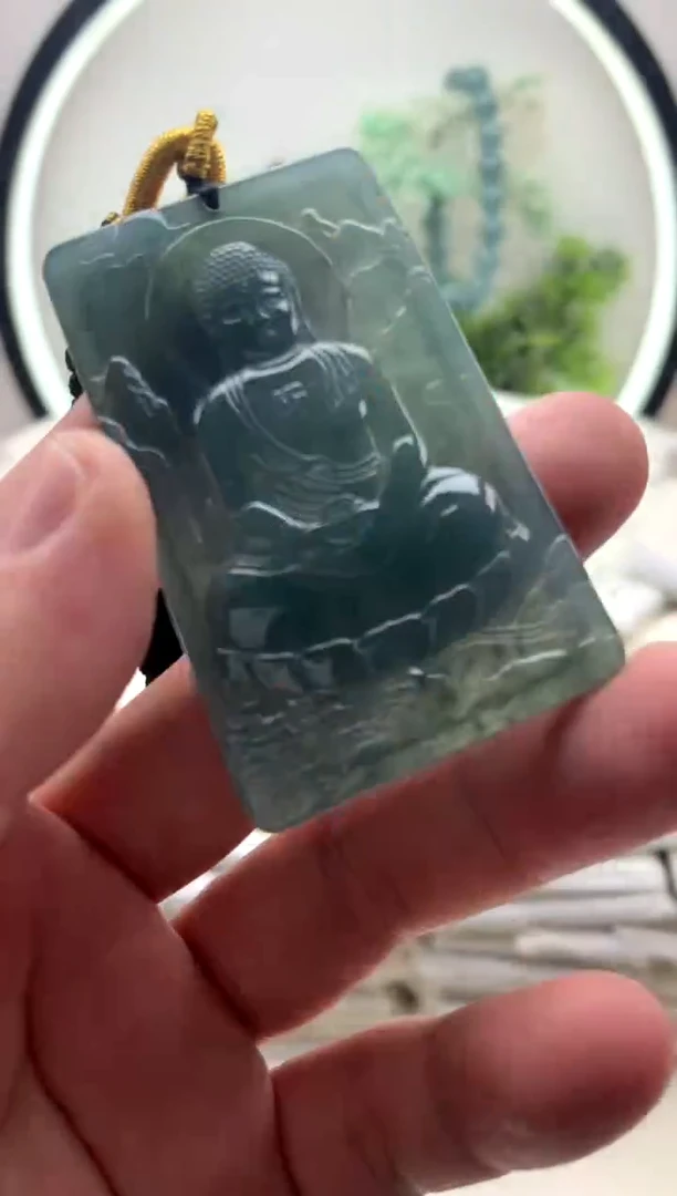 翡翠未镶嵌颈饰大日如来