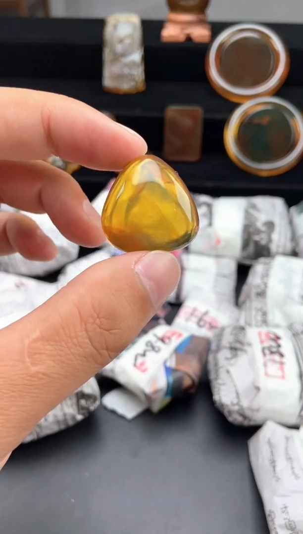 琥珀颈饰未镶嵌金棕珀水滴吊坠