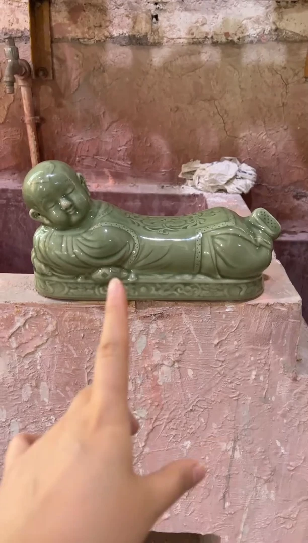 耀州窑青瓷娃娃枕头