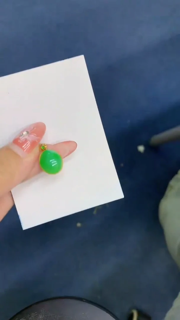 颈饰18K金镶嵌翡翠1