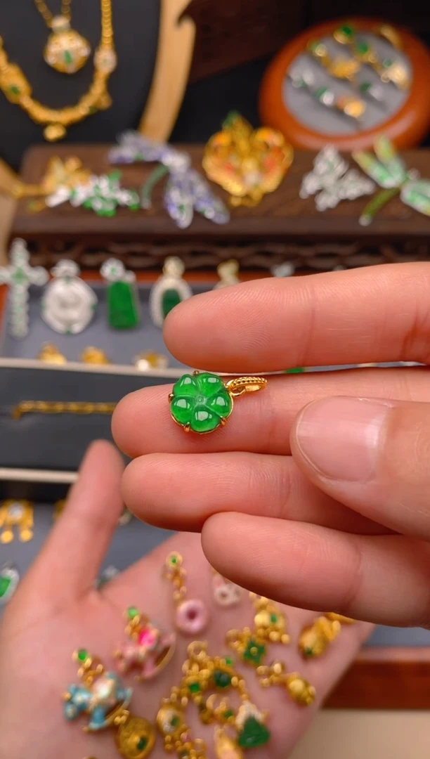 【闪购商品】翡翠吊坠(不含链)银S925镶嵌花花吊坠