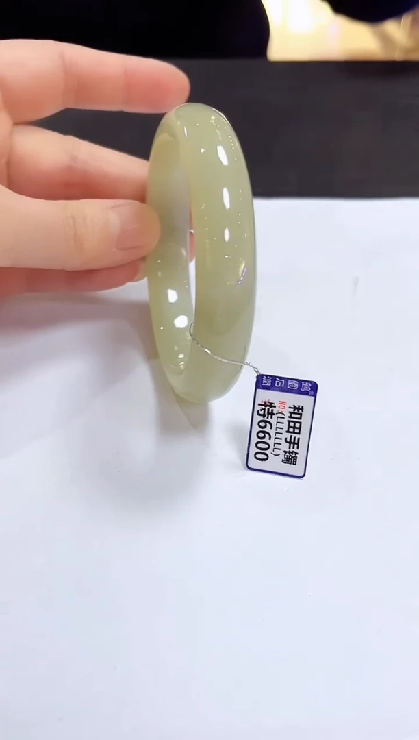 颈饰未镶嵌和田玉手镯56.7